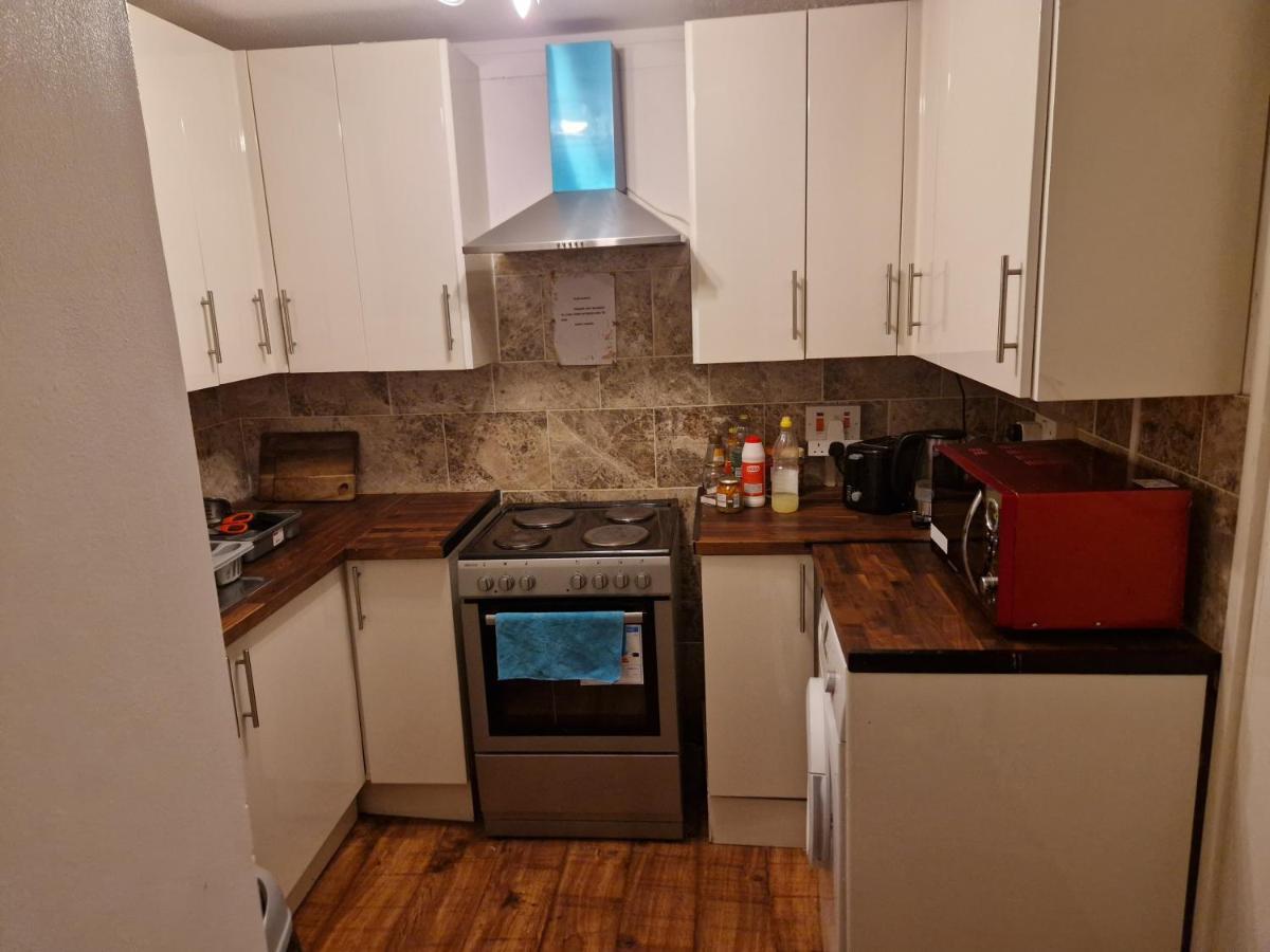 Twin Bed For Guests Apartman London Kültér fotó