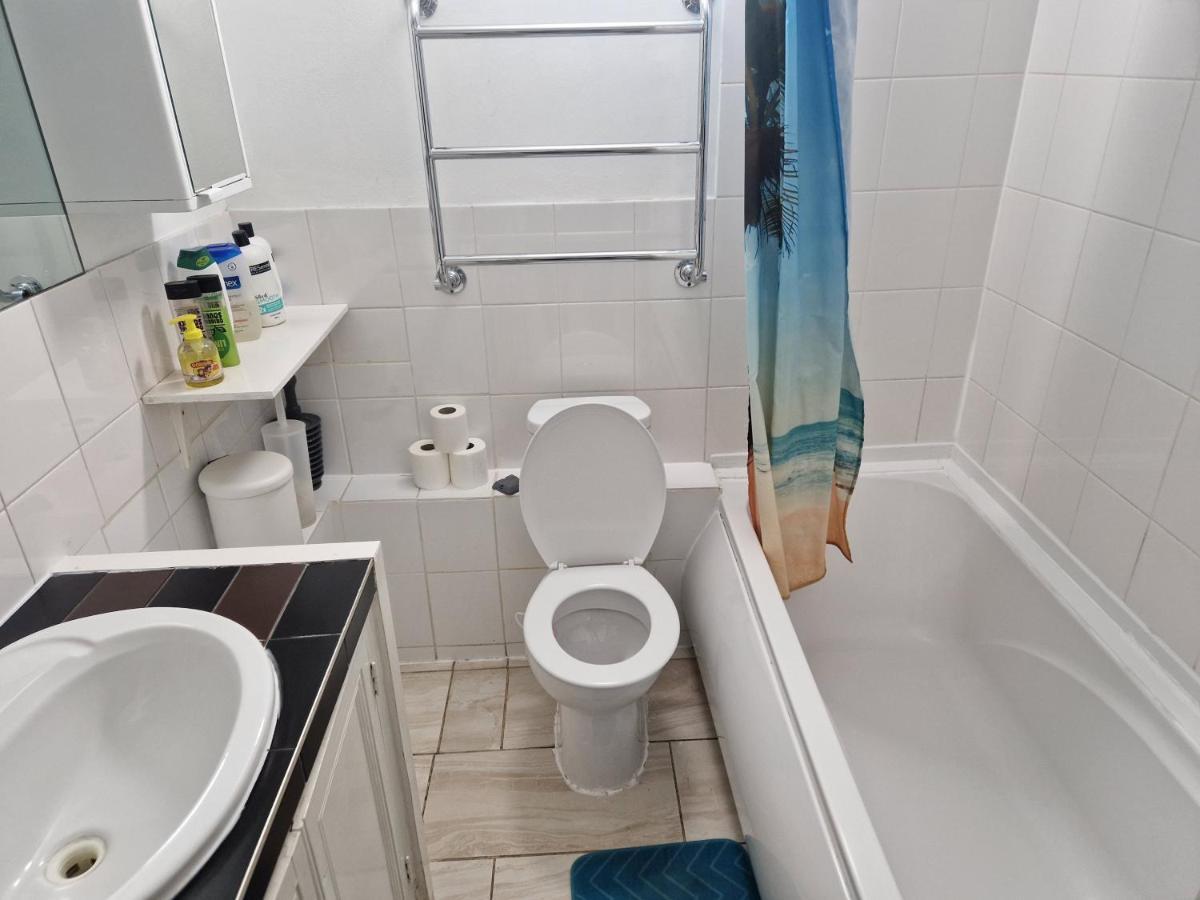Twin Bed For Guests Apartman London Kültér fotó