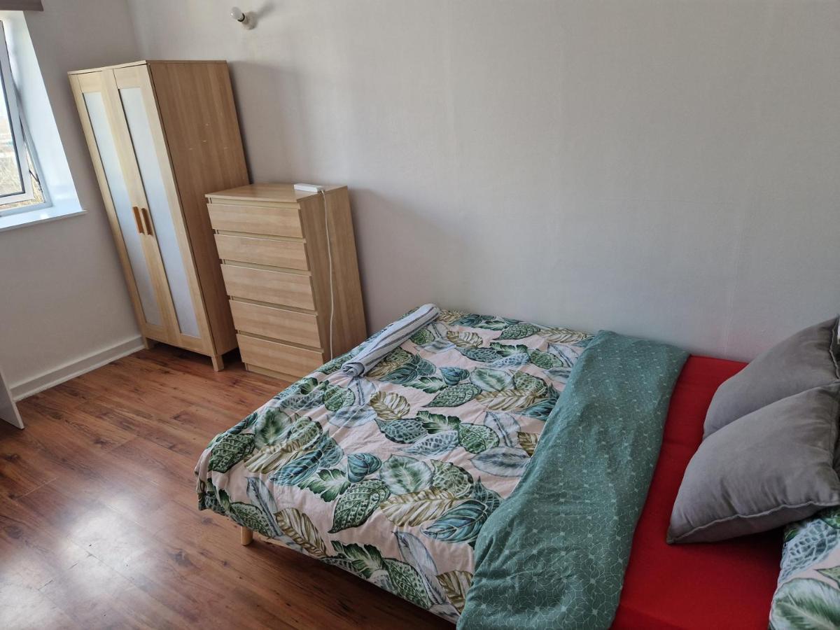 Twin Bed For Guests Apartman London Kültér fotó