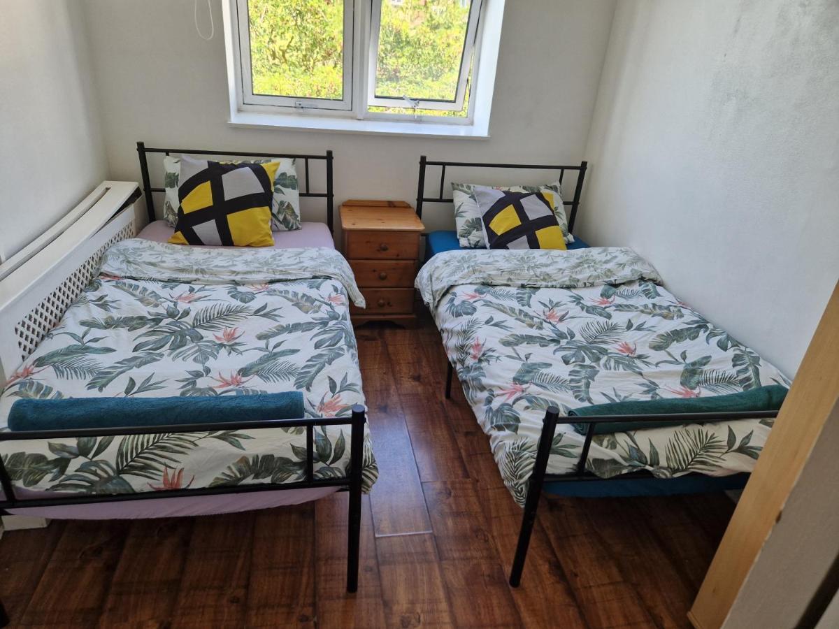 Twin Bed For Guests Apartman London Kültér fotó