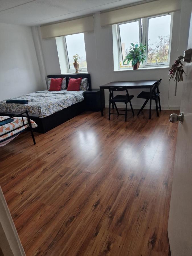 Twin Bed For Guests Apartman London Kültér fotó