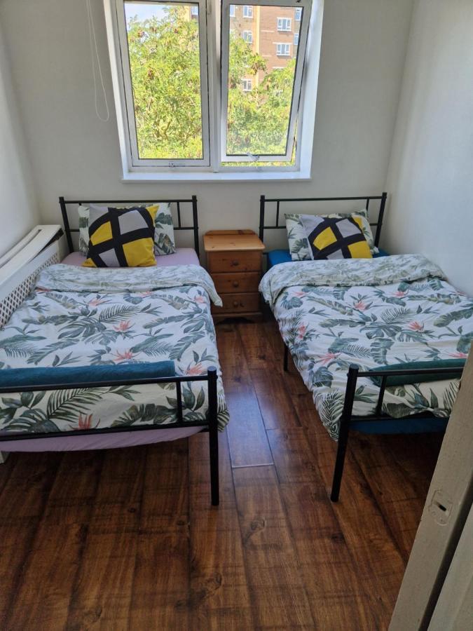 Twin Bed For Guests Apartman London Kültér fotó